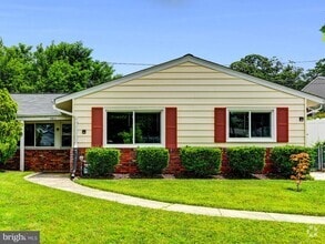 Building Photo - 2011 Kennicott Rd