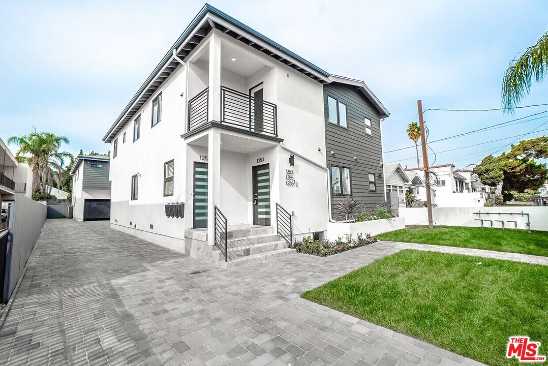 Foto principal - 1255 N Kingsley Dr