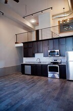 Building Photo - 518 W College St