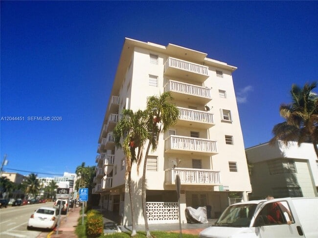 Photo - 1575 Euclid Ave Apartment