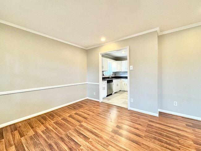 Building Photo - 5303 Ainsworth Dr