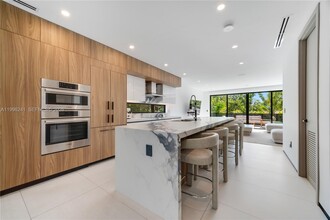 Building Photo - 420 SW 15th Rd