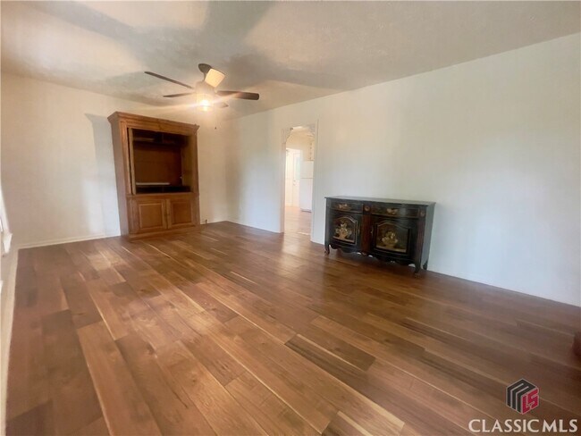 Building Photo - 403 Plantation Dr