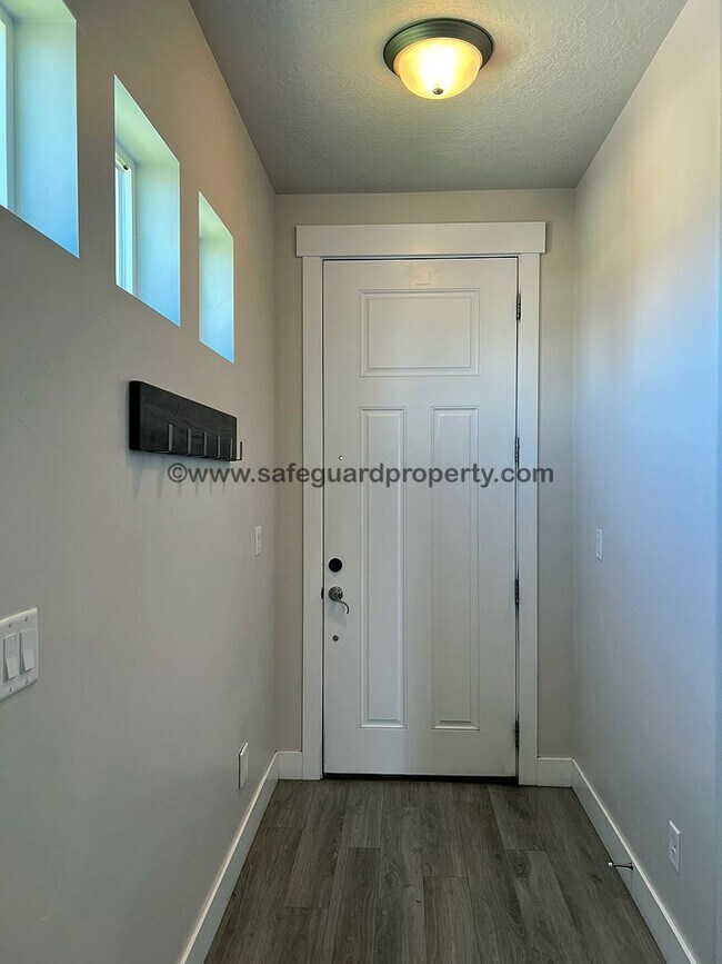 Foto del edificio - Stunning Spacious Townhome in Herriman for...