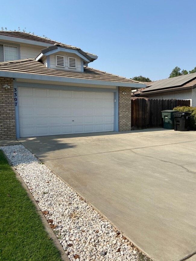 Building Photo - Charming home available - desirable Atwate...