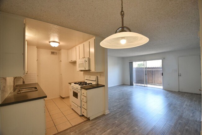 Foto del edificio - 25052 Walnut St