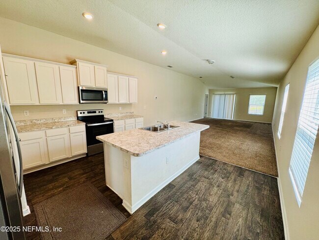 Foto del edificio - 8390 Meadow Walk Ln