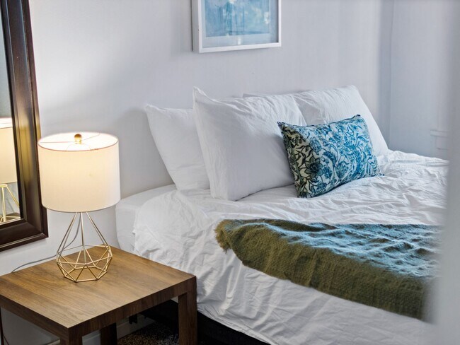 Foto del edificio - Cozy 2-Bed/1-Bath in Historic Browne’s Addition (Furnished)