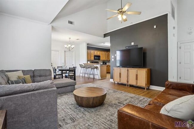 Building Photo - Lakes Edge Condominiums
