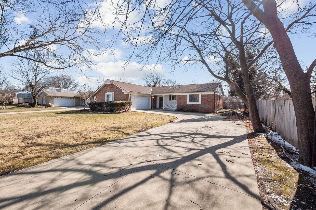 18231 Ramsgate Dr, Lathrup Village, MI 48076 House Rental in Lathrup