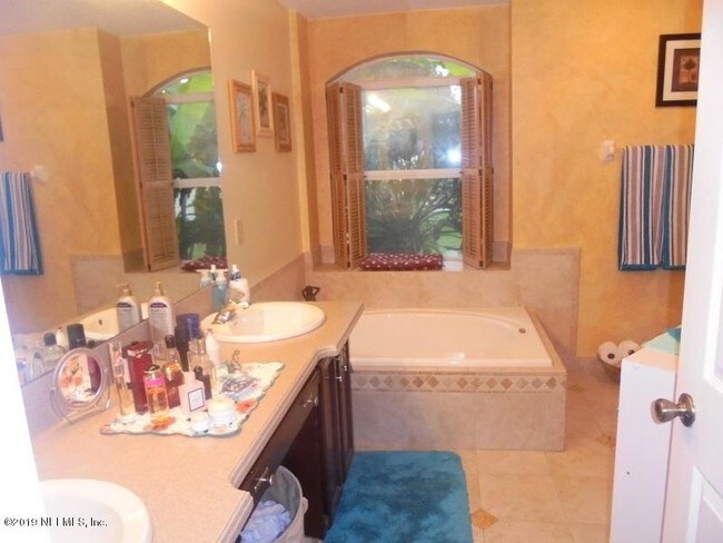 Building Photo - 2037 Hovington Cir W