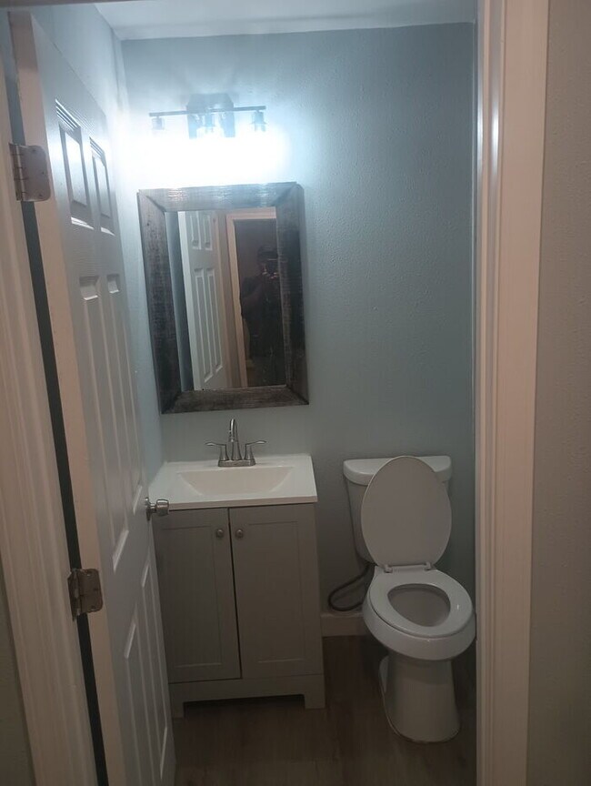 Building Photo - 1105 N 50th Ave