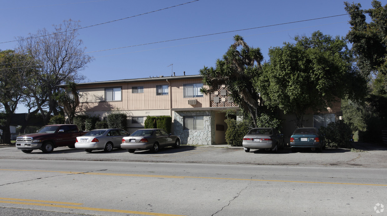 Building Photo - 6245 Cahuenga Blvd