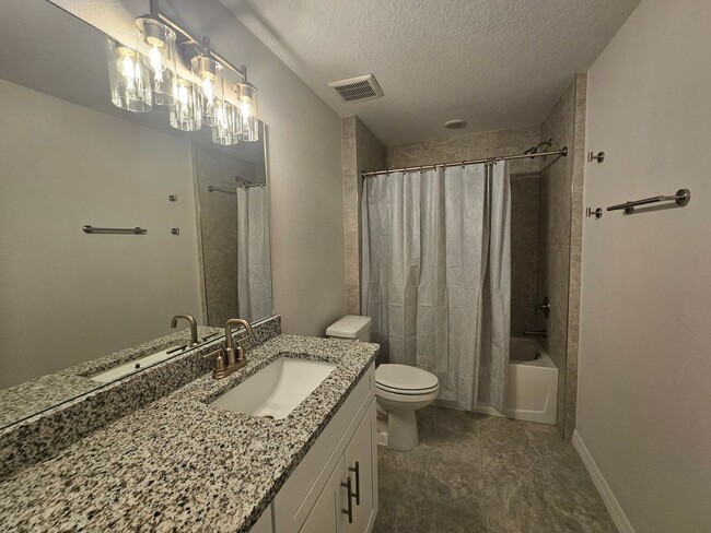 Building Photo - Move-In Ready! Stunning 3-Bedroom Home wit...