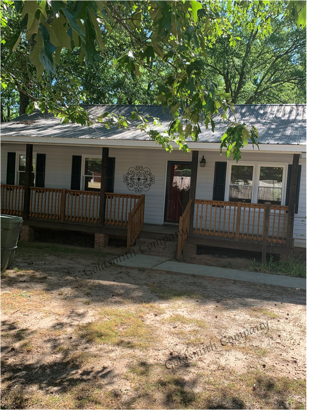 110 Forrest Dr, Fountain Inn, SC 29644 Room for Rent in Fountain Inn