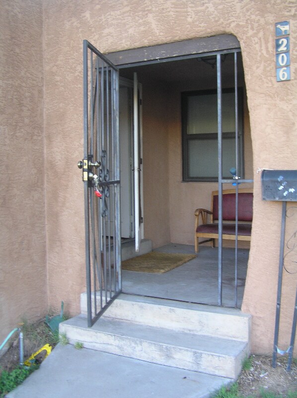 Foto del edificio - 206 Girard Blvd NE