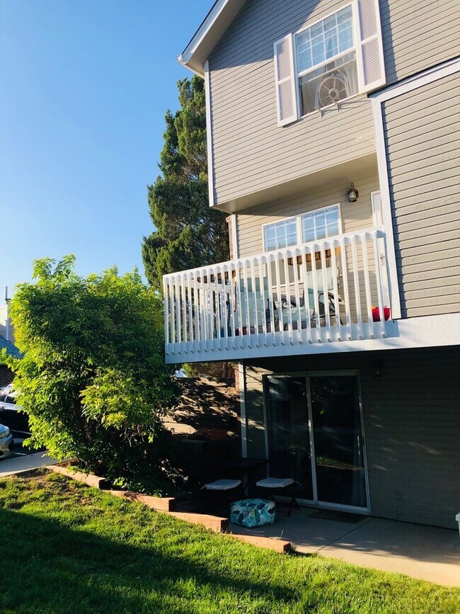 Foto del edificio - CUTE 3 bedroom West Side Townhome