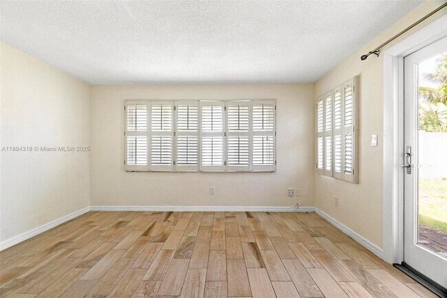 Foto del edificio - 838 NW 10th Ave