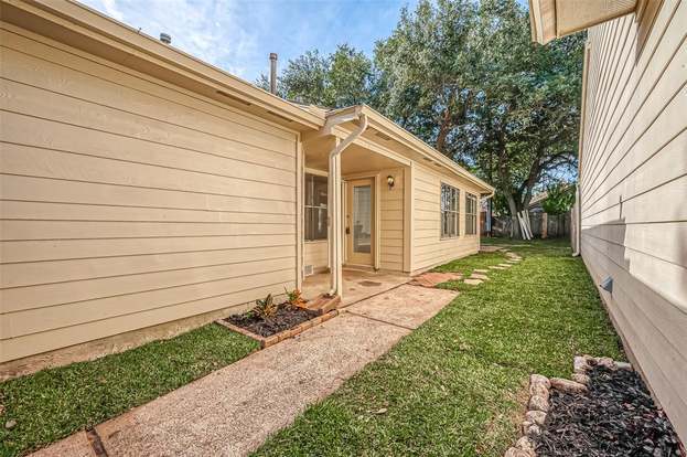 Building Photo - 7743 High Village Dr