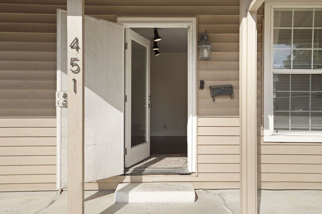 Foto del edificio - 3 br, 1 bath House - 451 Marengo Avenue