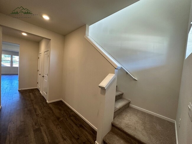 Photo - Gorgeous 5-bedroom, 3-bathroom home is desirable Springfield neighborhood