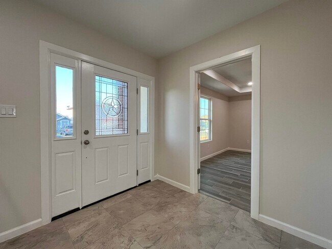 Building Photo - 5523 Conroe St