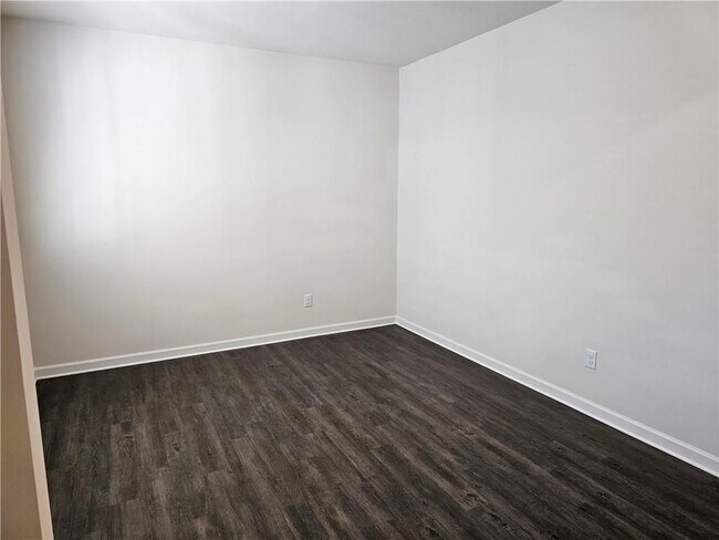 Foto del edificio - 490 Walnut Grv Wy