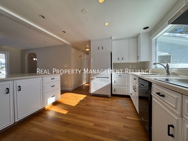 Building Photo - 30 Morningside Ln