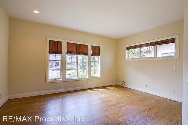 Building Photo - 4215 Reserve Pt