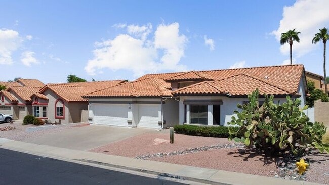 Building Photo - Nice Single level 4-bedroom home with a pool