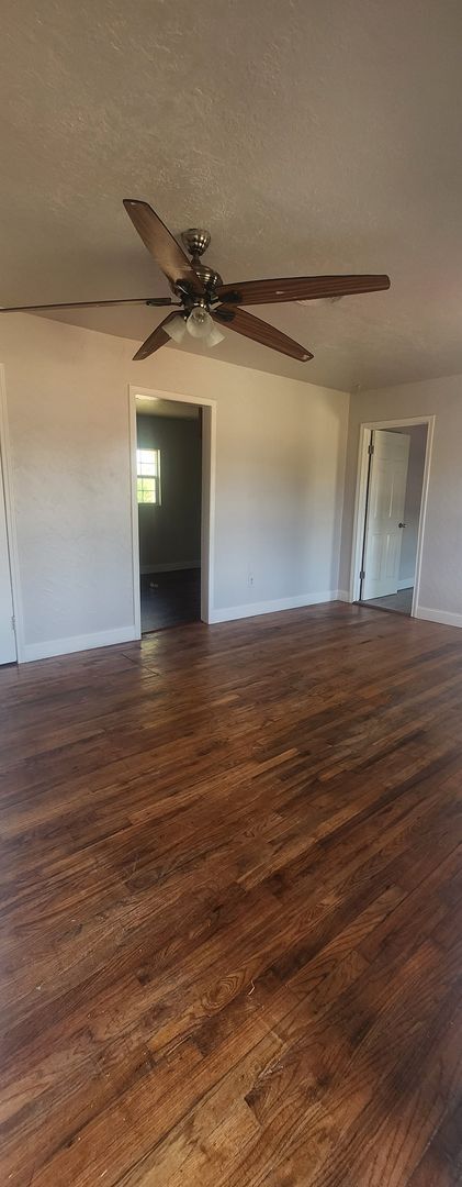 Building Photo - Newly renovated! $200 off First Full month...