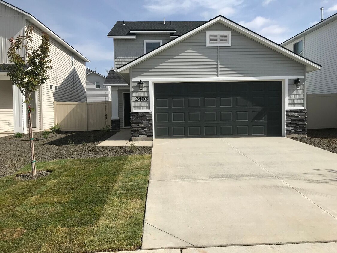 Foto principal - Beautiful brand new 3 bed/2.5 bath home in...