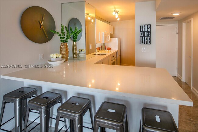 Foto del edificio - 2899 Collins Ave