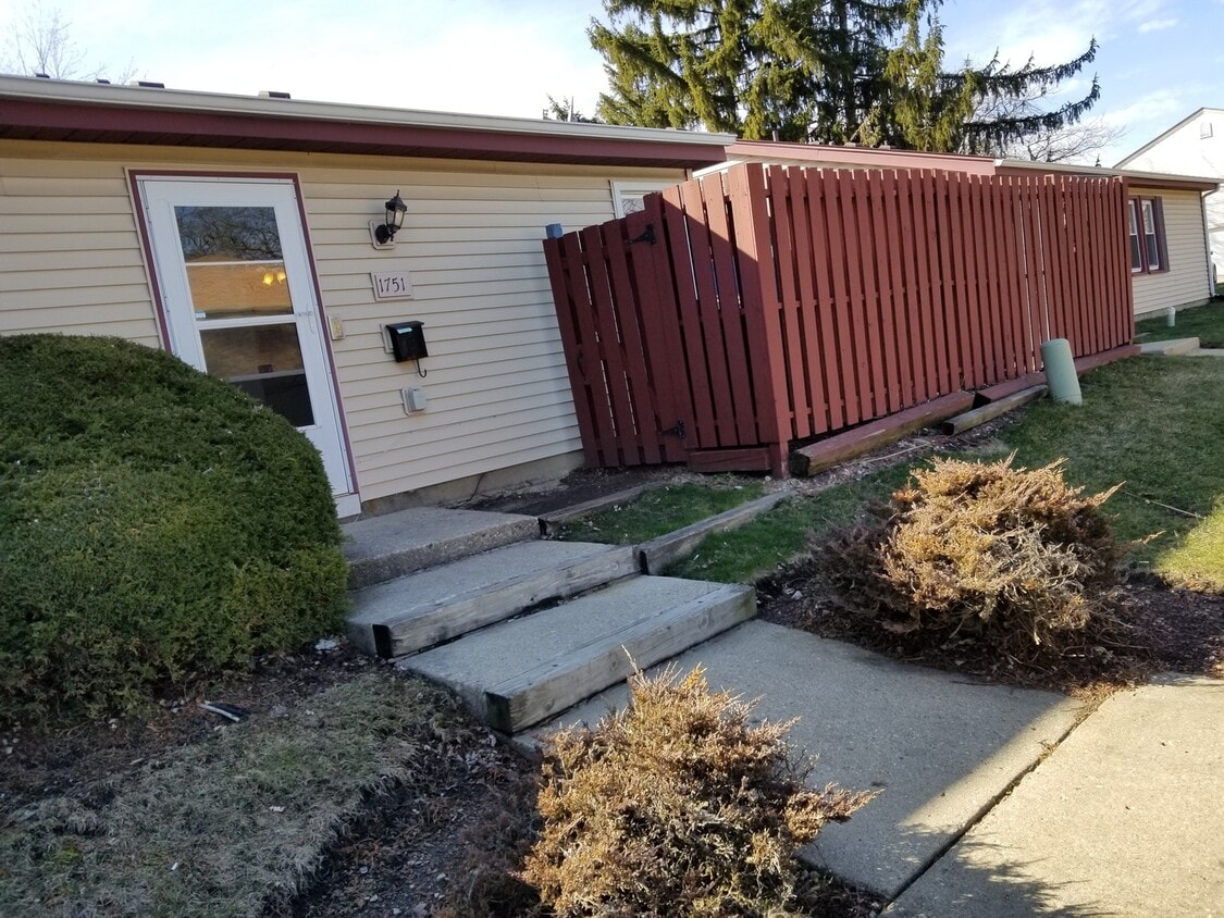 Foto principal - 1751 Queensbury Cir