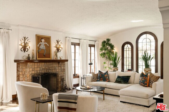 Foto del edificio - 144 S Orange Dr