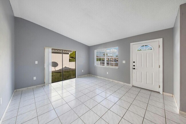 Foto del edificio - 2348 SW 138th Pl