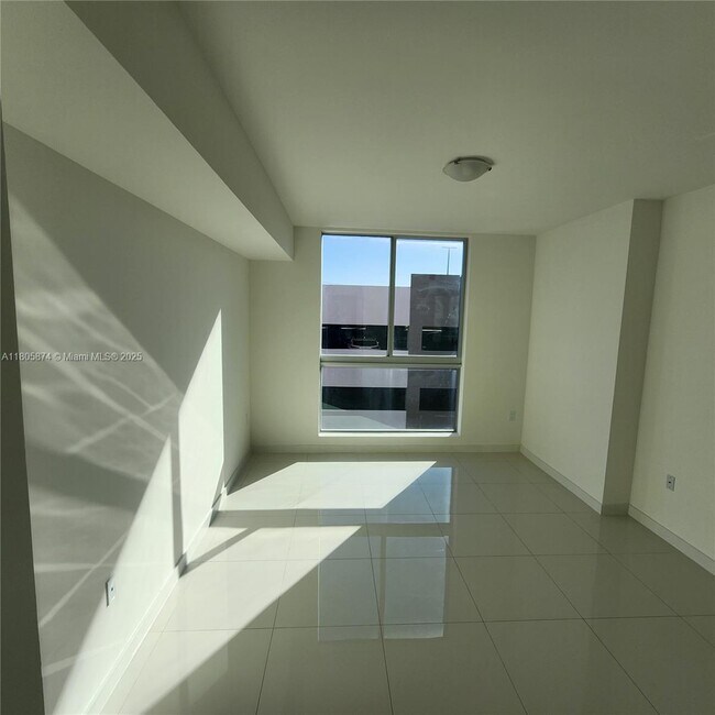 Foto del edificio - 7661 NW 107th Ave