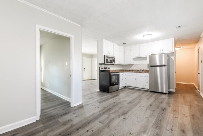 Building Photo - 494 Clara Dr