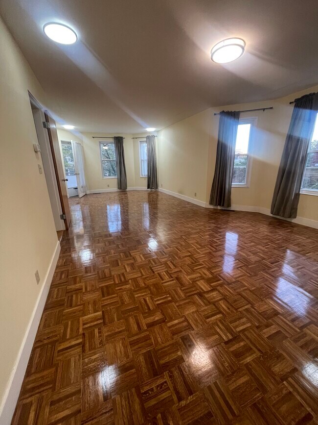 Foto del edificio - 10 Packard Ave