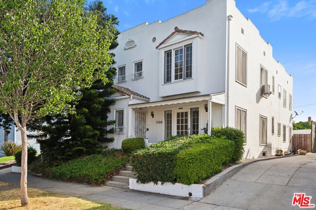 Building Photo - 1282 Queen Anne Pl