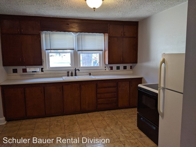Building Photo - 2 br, 1 bath House - 1450 Plank Rd