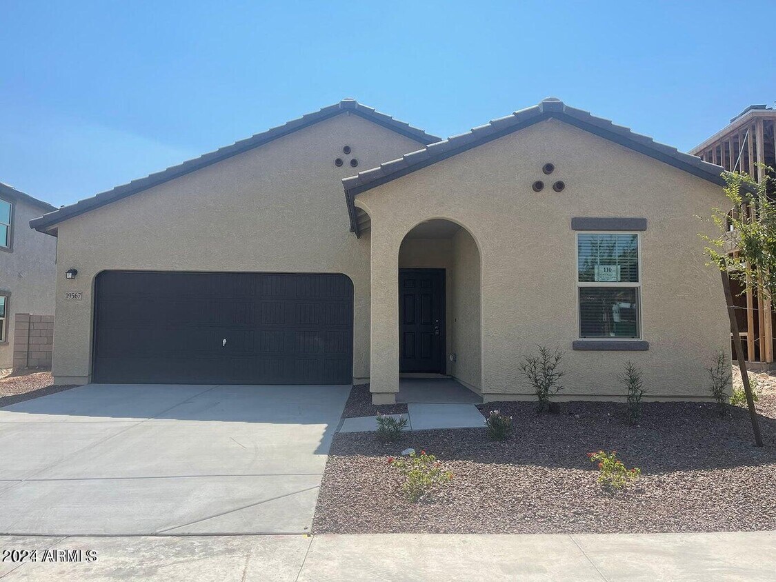 Foto principal - 19567 W Badgett Ln