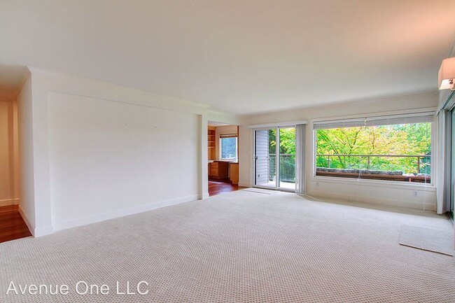 Building Photo - 2502 Canterbury Ln E