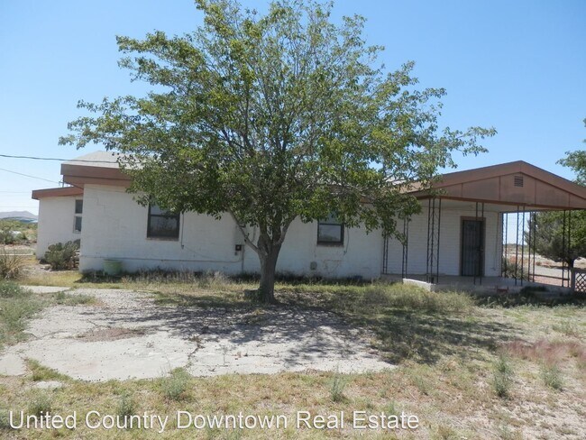 Building Photo - 2 br, 1 bath House - 2115 Hermanas Grade