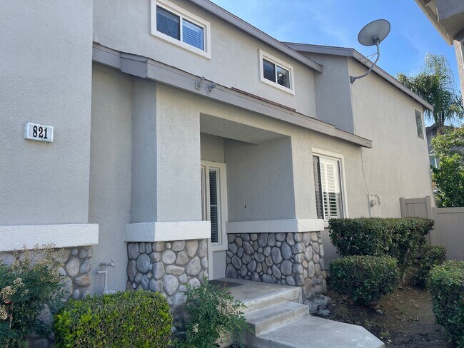 Foto del edificio - Spacious 4 Bedroom Townhouse Style Condo i...