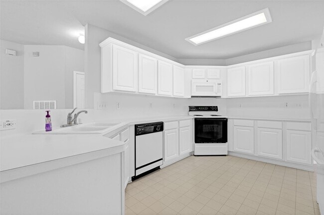 Foto del edificio - 22703 Holly Lake Dr