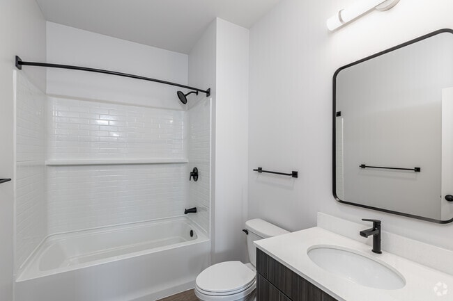 1BR, 1BR - The Willard - 875SF - Bathroom - The Pike Apartments