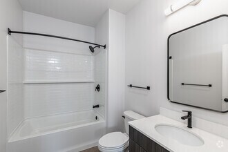 1BR, 1BR - The Willard - 875SF - Bathroom - The Pike Apartments