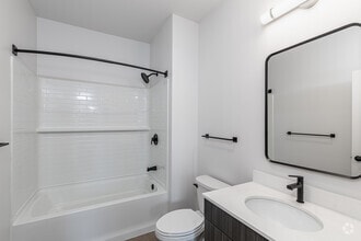 1BR, 1BR - The Willard - 875SF - Bathroom - The Pike Apartments