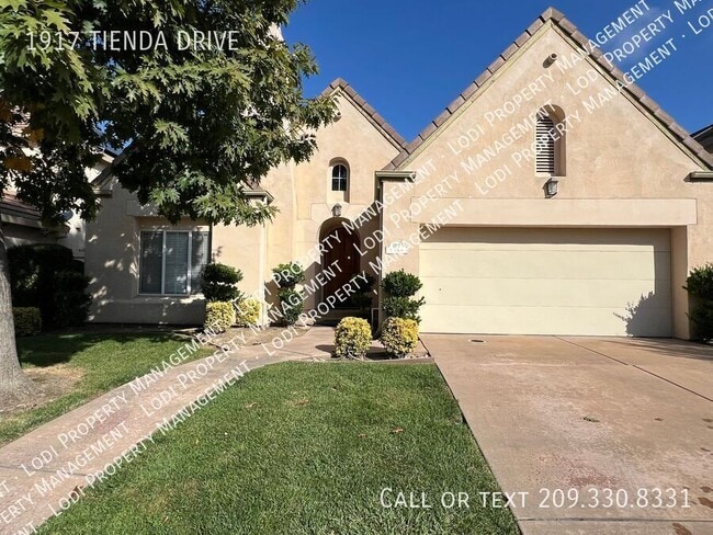 Building Photo - 1917 Tienda Dr